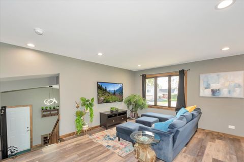 Tiny photo for 7829 Valley View Lane, Woodridge, IL 60517 (MLS # 12492192)