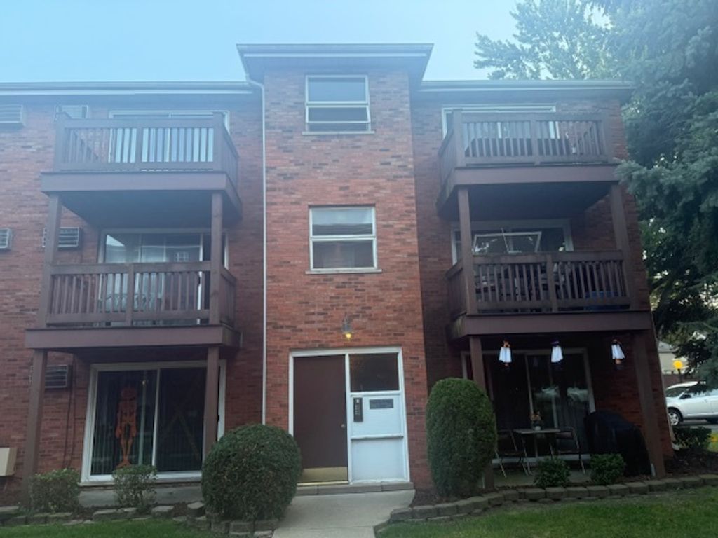 Photo for 14840 Kilpatrick Avenue #604, Midlothian, IL 60445 (MLS # 12496419)