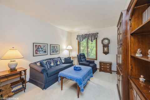 Tiny photo for 301 Lake Hinsdale Drive #404, Willowbrook, IL 60527 (MLS # 12522066)