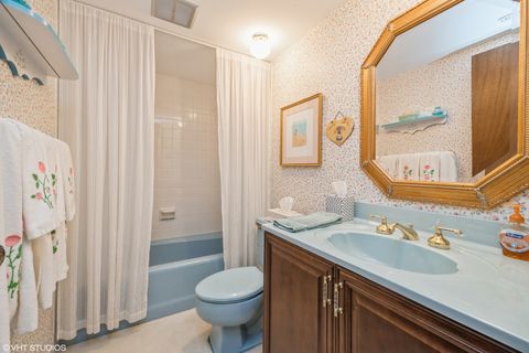 Tiny photo for 301 Lake Hinsdale Drive #404, Willowbrook, IL 60527 (MLS # 12522066)