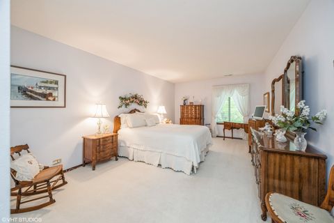 Tiny photo for 301 Lake Hinsdale Drive #404, Willowbrook, IL 60527 (MLS # 12522066)