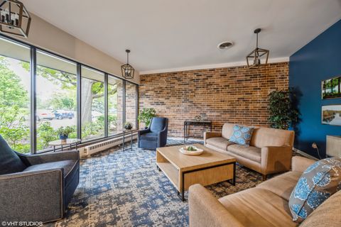 Tiny photo for 301 Lake Hinsdale Drive #404, Willowbrook, IL 60527 (MLS # 12522066)