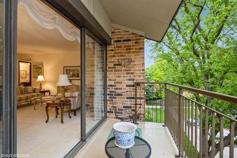 Tiny photo for 301 Lake Hinsdale Drive #404, Willowbrook, IL 60527 (MLS # 12522066)