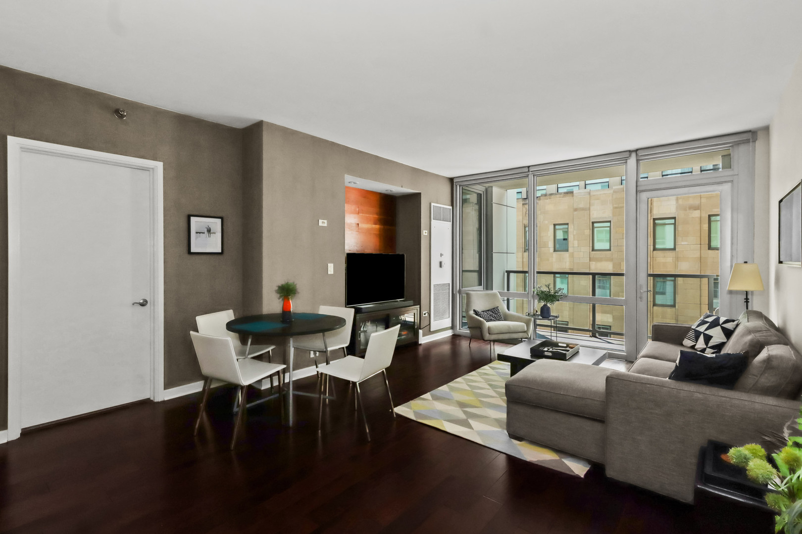160 E Illinois Street 1001