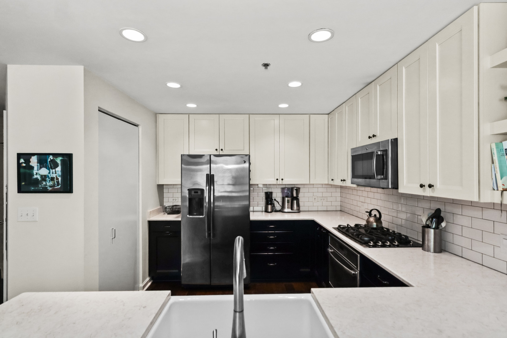 160 E Illinois Street 1001