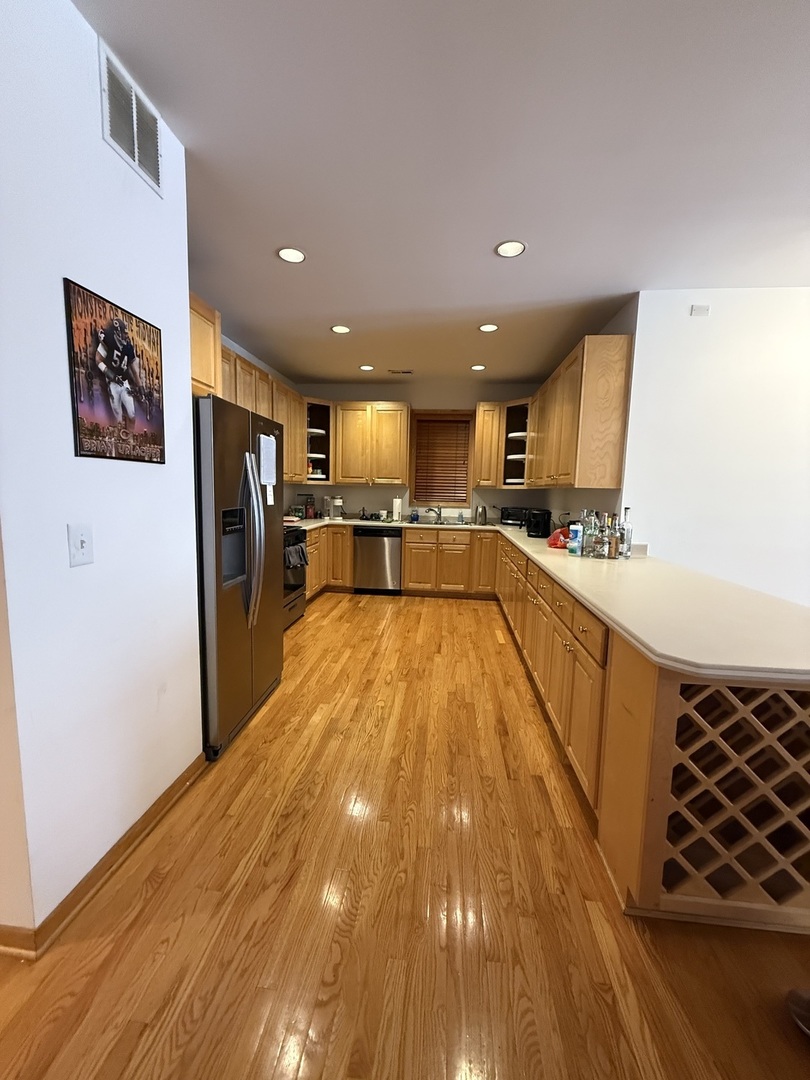 654 W Briar Place 1