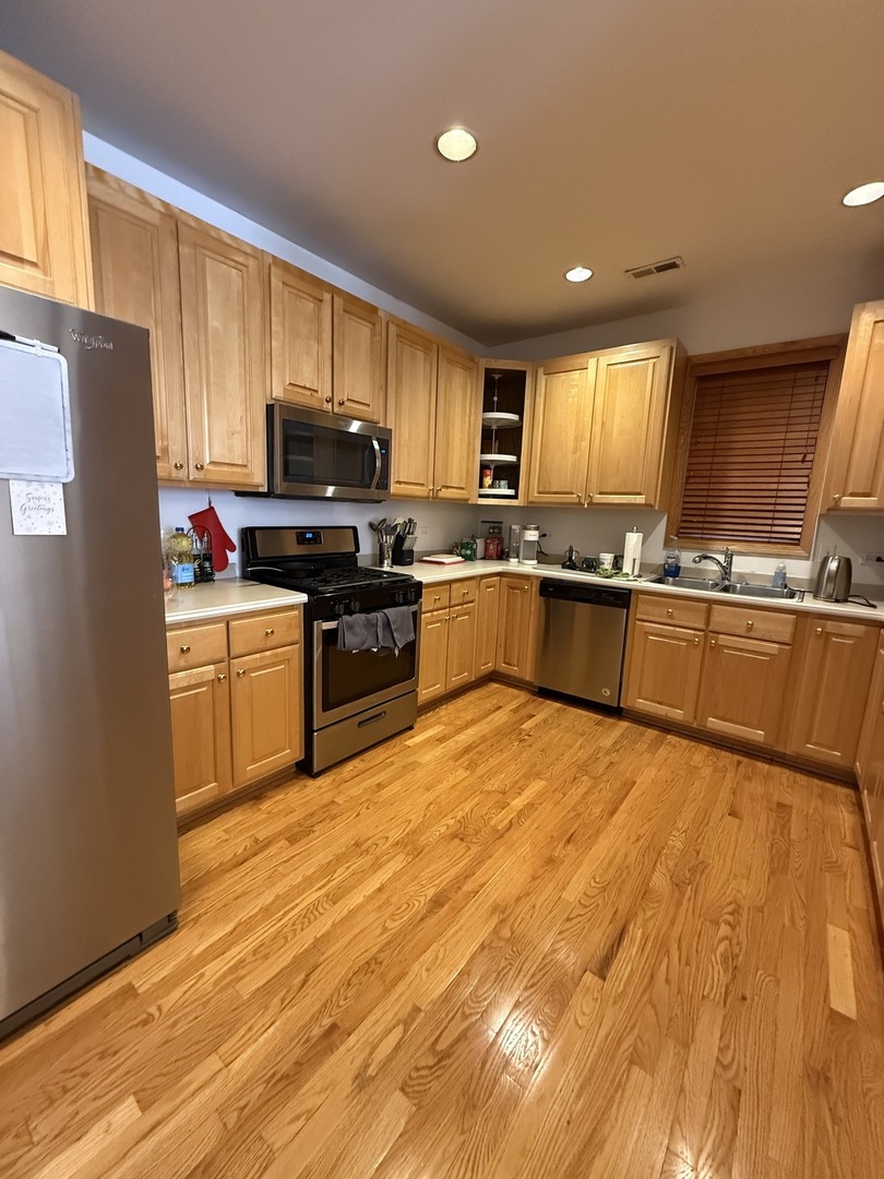 654 W Briar Place 1