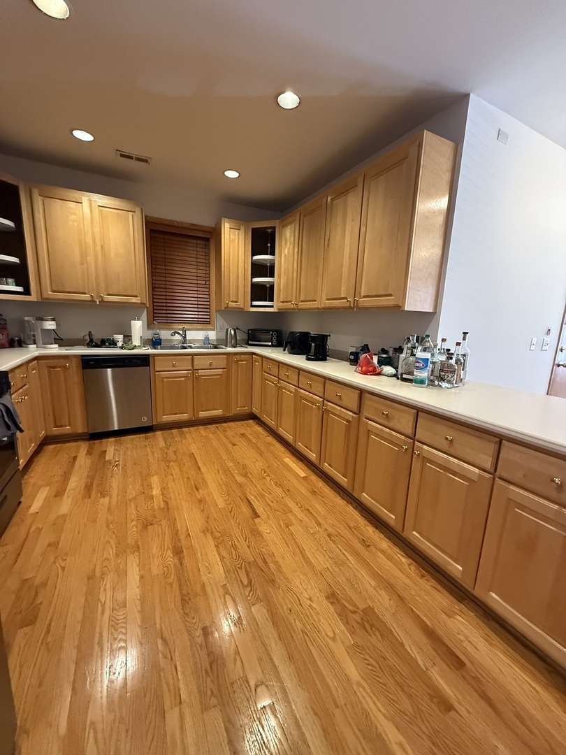 654 W Briar Place 1