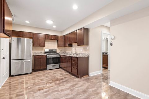 Tiny photo for 2101 S 4th Avenue #B, Maywood, IL 60153 (MLS # 12486507)