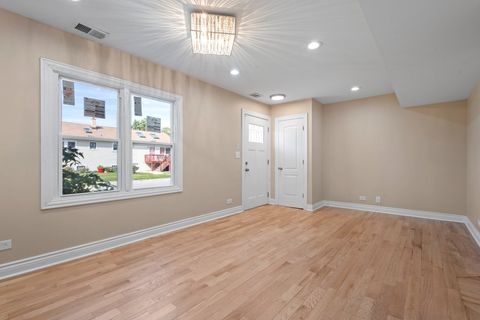 Tiny photo for 2101 S 4th Avenue #B, Maywood, IL 60153 (MLS # 12486507)