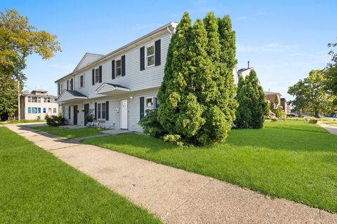 Tiny photo for 2101 S 4th Avenue #B, Maywood, IL 60153 (MLS # 12486507)
