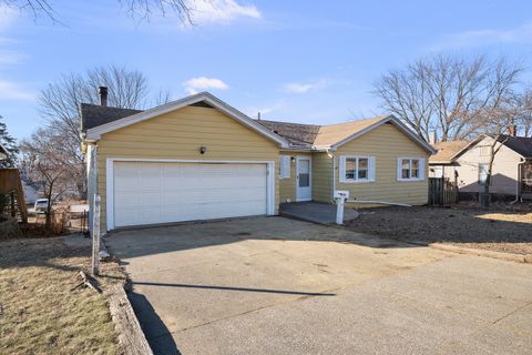 Tiny photo for 2518 13th Street, Rock Island, IL 61201 (MLS # 12610994)