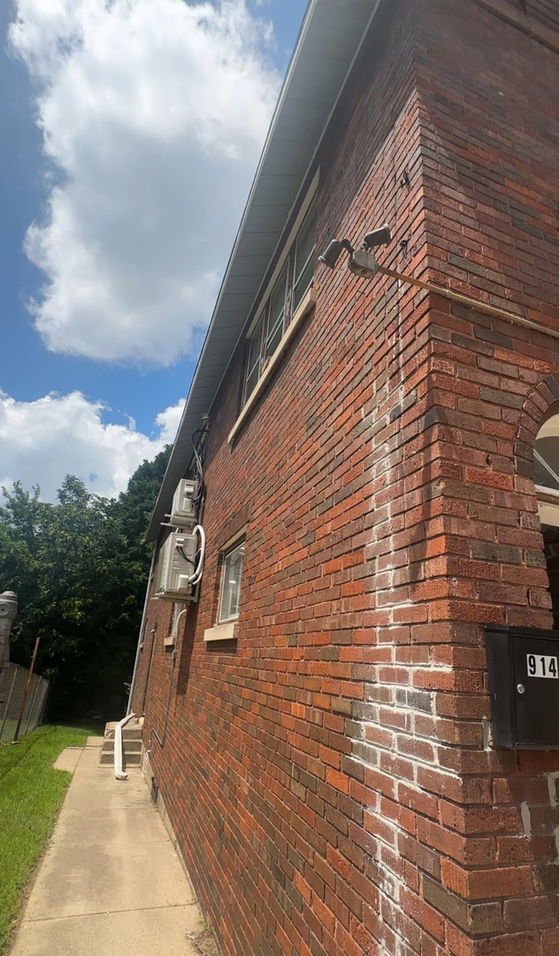 914-916 N Winnebago Street N