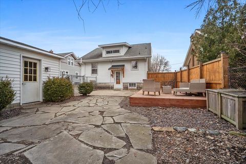 Tiny photo for 611 Vale Street, Bloomington, IL 61701 (MLS # 12569265)