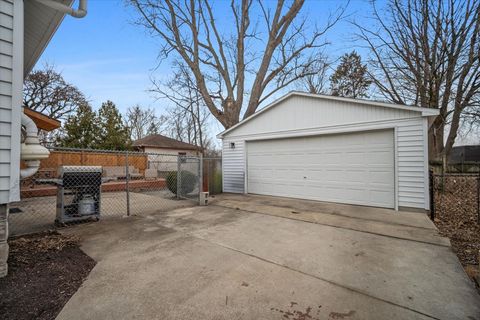 Tiny photo for 611 Vale Street, Bloomington, IL 61701 (MLS # 12569265)