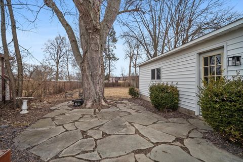 Tiny photo for 611 Vale Street, Bloomington, IL 61701 (MLS # 12569265)