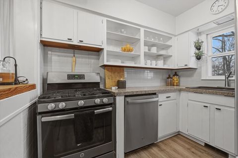 Tiny photo for 611 Vale Street, Bloomington, IL 61701 (MLS # 12569265)