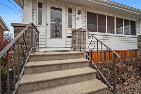 Tiny photo for 611 Vale Street, Bloomington, IL 61701 (MLS # 12569265)