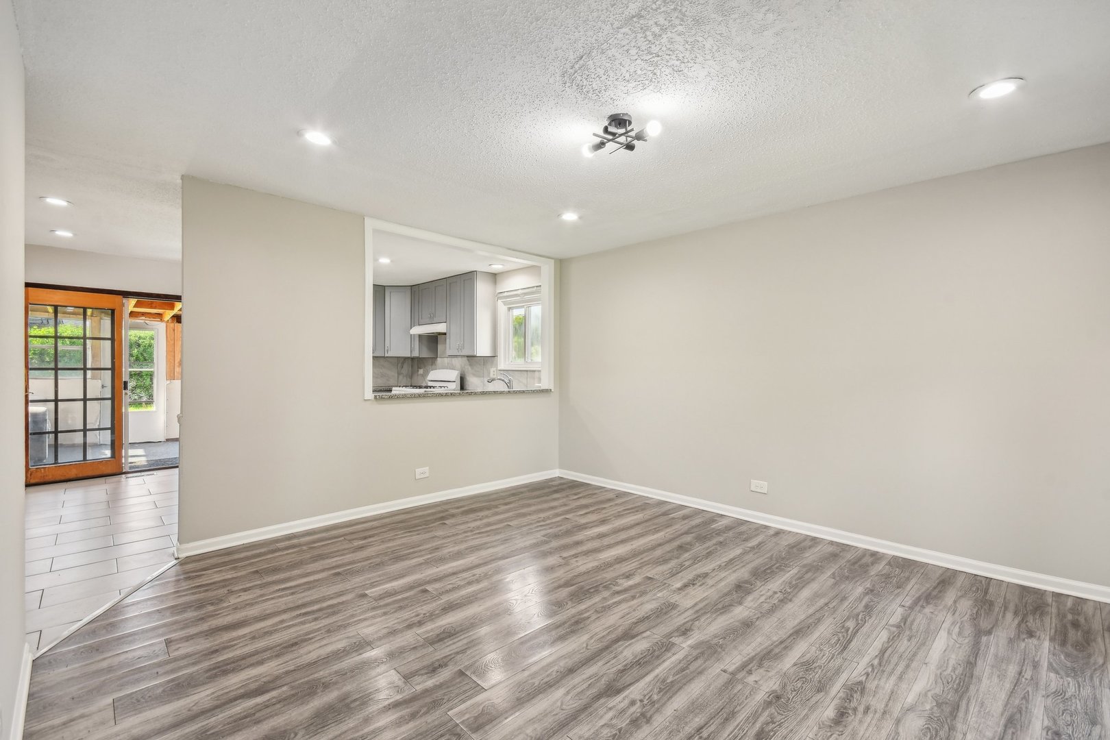 1840 De Forest Lane