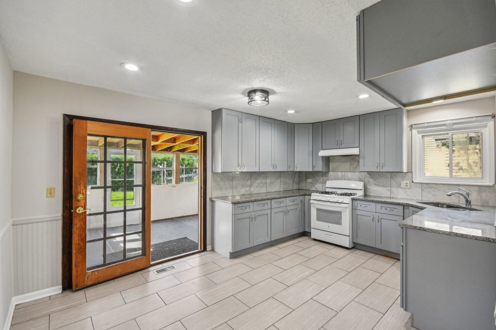 1840 De Forest Lane