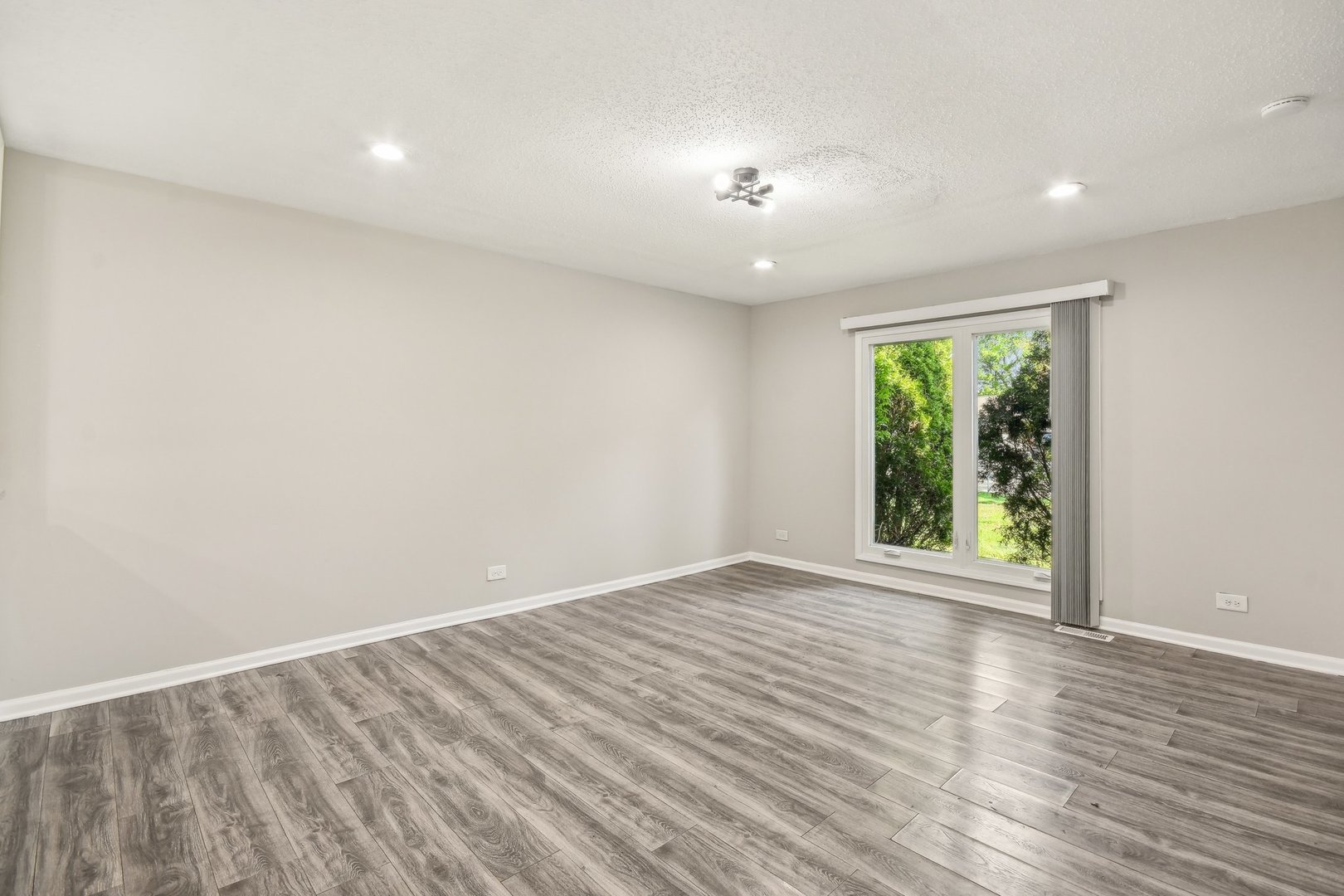 1840 De Forest Lane