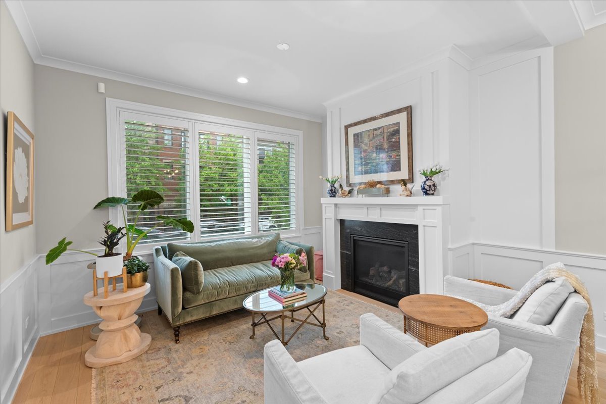 1922 W Belmont Avenue 1