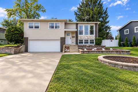 Tiny photo for 7410 Hawthorne Avenue, Woodridge, IL 60517 (MLS # 12763973)