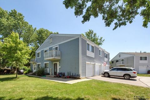 Photo of 854 Cambridge Place #128C, Wheeling, IL 60090 (MLS # 12287172)