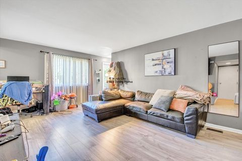 Tiny photo for 854 Cambridge Place #128C, Wheeling, IL 60090 (MLS # 12287172)