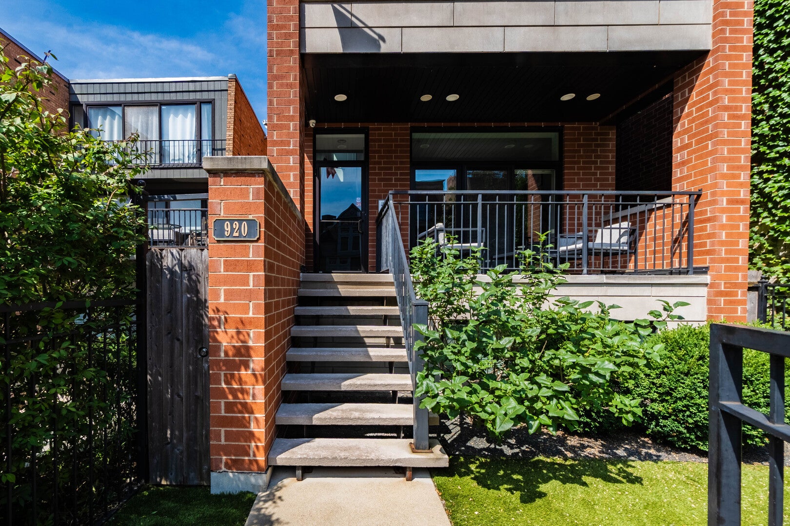 920 W WRIGHTWOOD Avenue 2