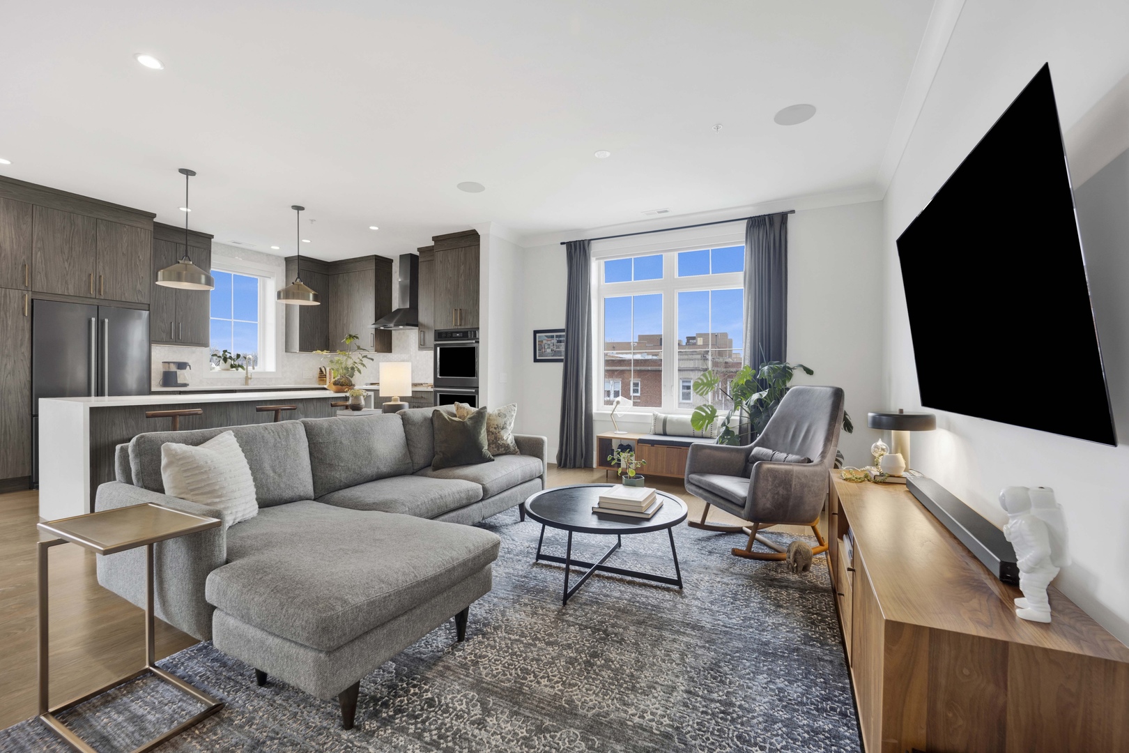 5015 N CLARK Street 304