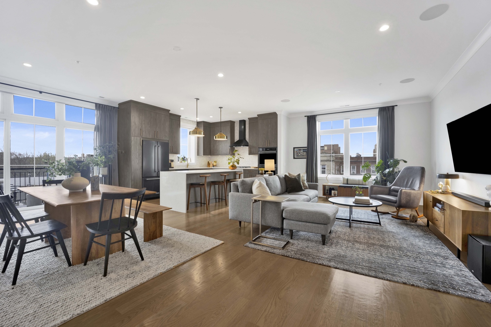 5015 N CLARK Street 304