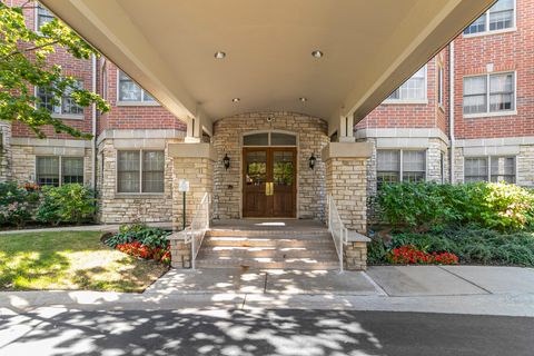 Tiny photo for 950 Augusta Way #204, Highland Park, IL 60035 (MLS # 12473492)
