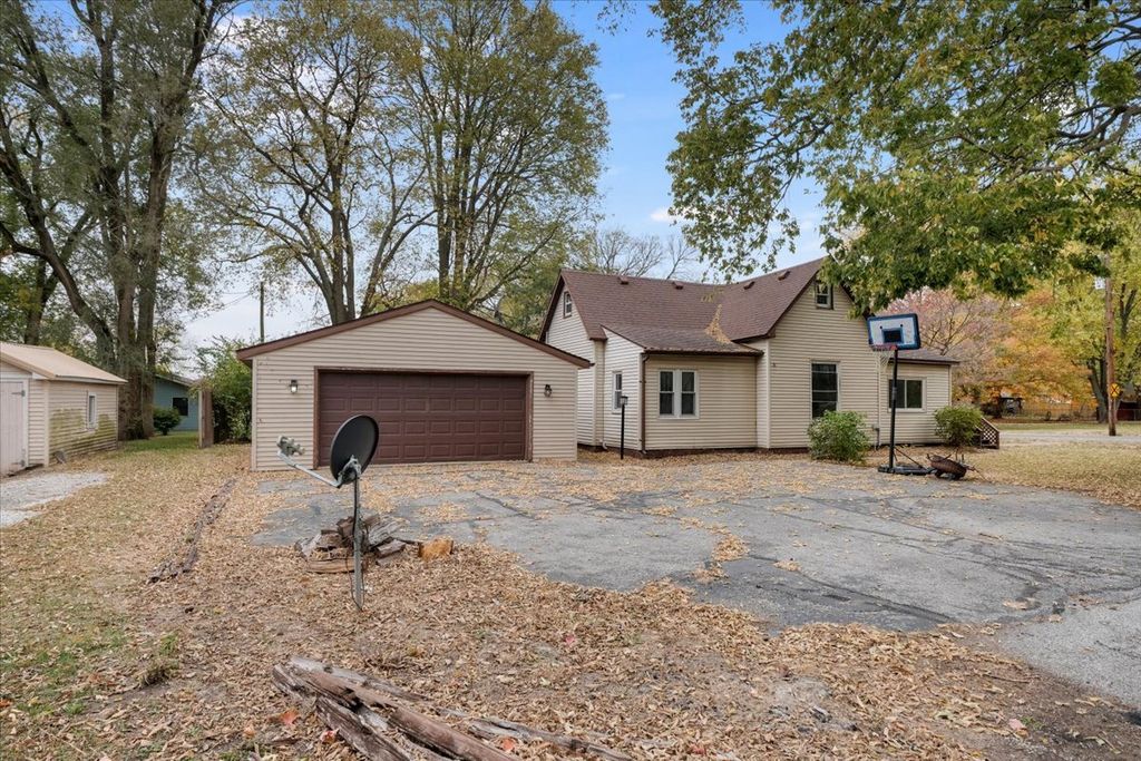 Photo for 819 E Center Street, Monticello, IL 61856 (MLS # 12507204)