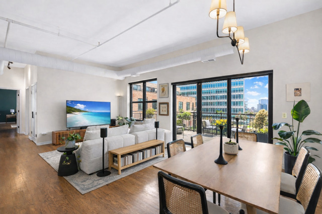 520 W Huron Street 705