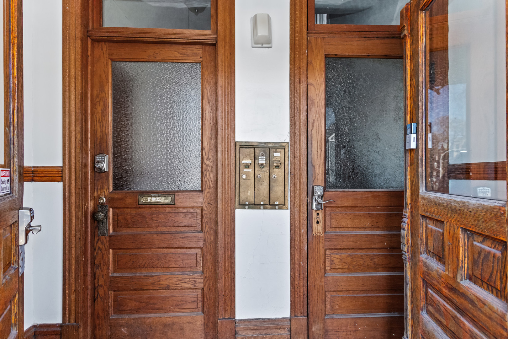 1033 W Wellington Avenue