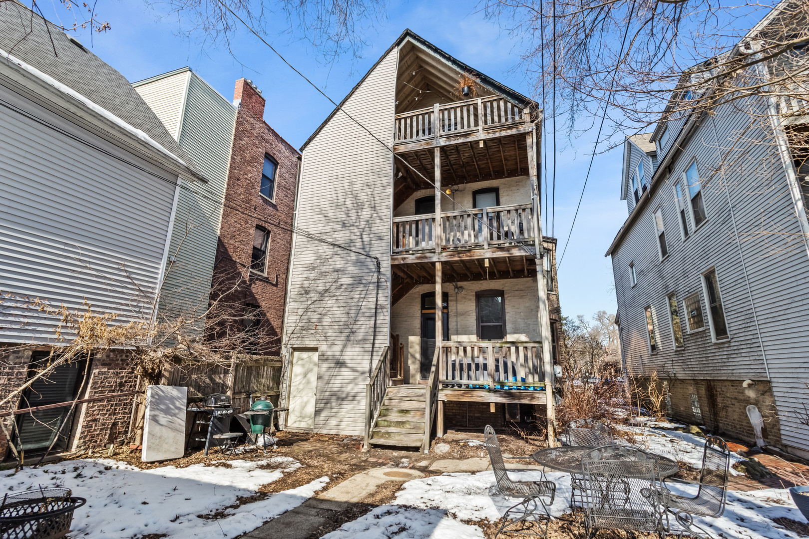 1033 W Wellington Avenue