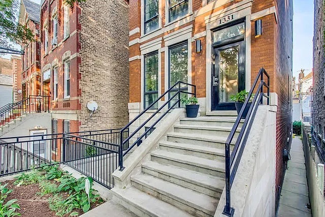 1331 N Greenview Avenue 3