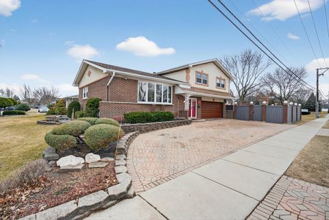 Tiny photo for 1000 S Na Wa Ta Avenue, Mount Prospect, IL 60056 (MLS # 12582617)