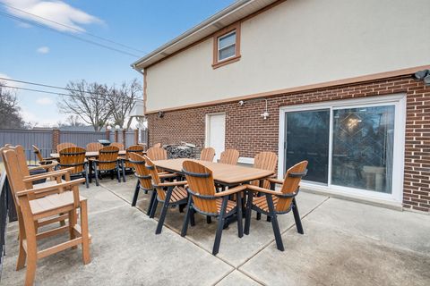 Tiny photo for 1000 S Na Wa Ta Avenue, Mount Prospect, IL 60056 (MLS # 12582617)