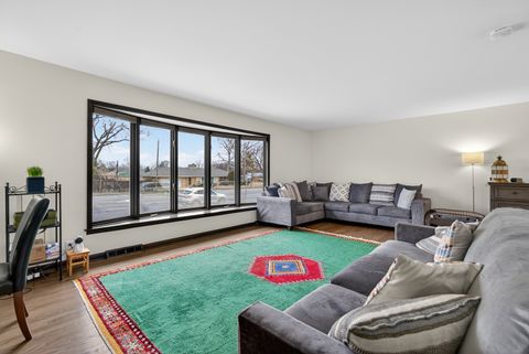 Tiny photo for 1000 S Na Wa Ta Avenue, Mount Prospect, IL 60056 (MLS # 12582617)