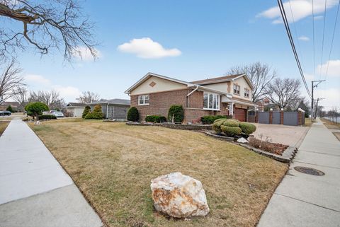 Tiny photo for 1000 S Na Wa Ta Avenue, Mount Prospect, IL 60056 (MLS # 12582617)