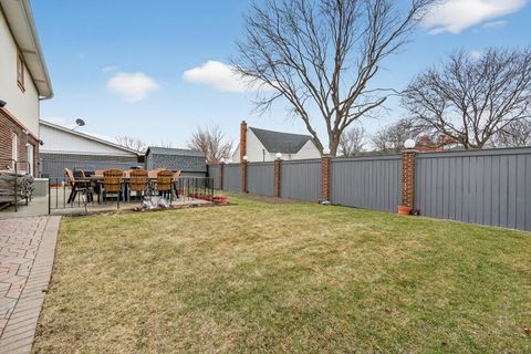Tiny photo for 1000 S Na Wa Ta Avenue, Mount Prospect, IL 60056 (MLS # 12582617)