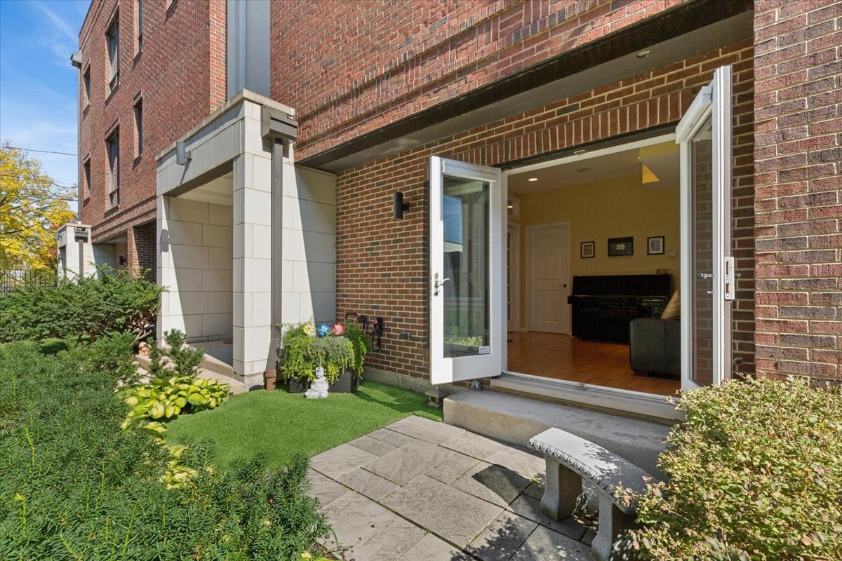1742 W Diversey Parkway 3