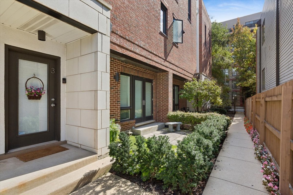 1742 W Diversey Parkway 3