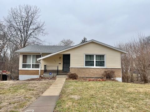 Photo of 1032 Bridge Avenue, Davenport, IA 52803 (MLS # 12589610)