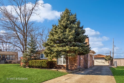 Photo of 608 N Craig Place, Addison, IL 60101 (MLS # 12680226)