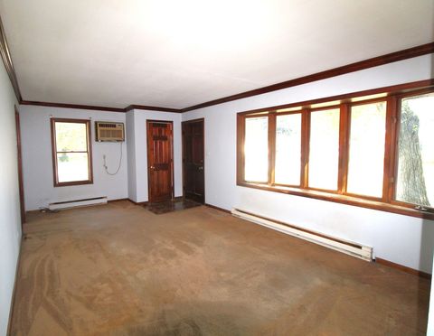 Tiny photo for 176 S Seymour Avenue, Mundelein, IL 60060 (MLS # 12469169)