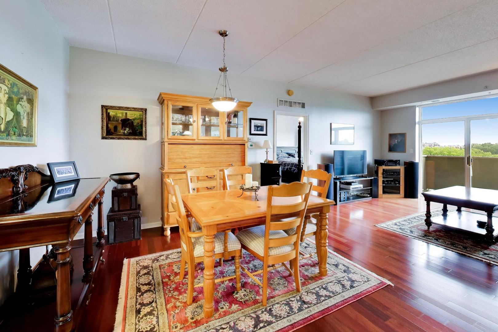 77 N Quentin Road 311