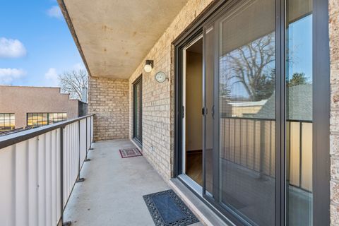 Tiny photo for 724 12th Street #105, Wilmette, IL 60091 (MLS # 12497374)
